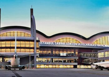 KONSORTIUM Gateway Development Alliance (GDA) mengemukakan tawaran pengambilalihan sukarela bersyarat bagi semua saham Malaysia Airports Holdings Bhd. (MAHB) yang masih belum dimiliki dengan harga tawaran RM11 sesaham. - GAMBAR HIASAN