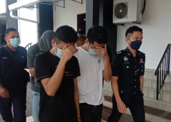 ANTARA sembilan tertuduh didakwa menawarkan pinjaman tidak wujud dibawa ke Mahkamah Majistret Batu Pahat, Johor.