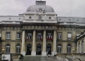 Mahkamah Ra­yuan Paris mengekalkan ke­pu­tusan penangguhan untuk Malaysia mengenai penguatkuasaan anugerah akhir oleh pihak yang mendakwa waris Kesultanan Sulu.