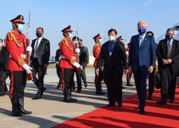 ISMAIL Sabri Yaakob tiba di Lapangan Terbang Antarabangsa Phnom Penh Kemboja. - PEJABAT PERDANA MENTERI