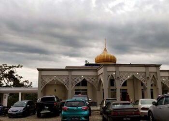 Masjid baharu Kampung Tanjong Gahai, Lipis yang dibina berdekatan dengan sekolah rendah memberikan kemudahan ibadah kepada penduduk setempat. -UTUSAN/HARIS FADILAH AHMAD
