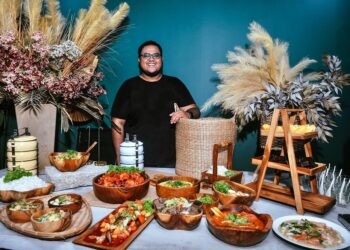 Shahrul Nizam, menunjukkan pelbagai masakan yang membuka selera pengunjung.