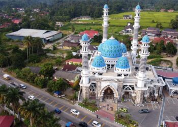 Selangor melarang imam dari luar negara mengetuai solat Tarawih di masjid-masjid di Selangor.