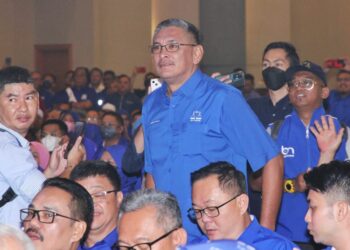 MASLIN Sham Razman pada majlis pengumuman calon PRU-15 Barisan Nasional Perak di Ipoh, Perak, hari ini. - UTUSAN/MUHAMAD NAZREEN SYAH MUSTHAFA