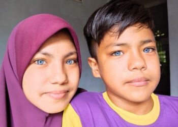 UMI Aqilah Ahmad Zailani dan Mohamad Safwan yang tinggal di Kampung Chenerai,  Baling, Kedah memiliki mata berwarna biru yang cantik. - UTUSAN/NORLIA RAMLI
