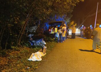 KEADAAN mayat Mohd. Daud Kaling selepas terlibat dalam kemalangan di Jalan Kampung Telaga Mas, Paka, Dungun, Terengganu, malam tadi.