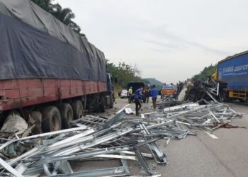 SEORANG kelindan lori maut dalam kemalangan membabitkan dua buah lori di Kilometer 250 Lebuh Raya Utara Selatan, di Seremban hari ini.