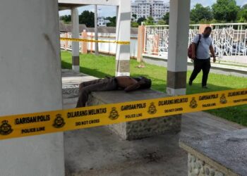KEADAAN mayat seorang lelaki yang ditemukan mati di di perhentian bas Jalan Lencongan Timur, Sungai Petani hari ini.
