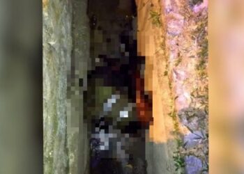 MAYAT seorang lelaki yang telah membengkak dan berkulat ditemui di dalam longkang di tepi Jalan Tok Ungku bersebelahan Sekolah Bukit Mewah, Rahang, Seremban, semalam.
