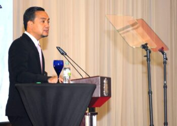  ONN Hafiz Ghazi berucap menyampaikanAmanat Menteri Besar Johor di Pusat Konvensyen Antarabangsa Persada, Johor Bahru. - UTUSAN/RAJA JAAFAR ALI