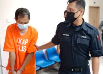 SUSPEK yang disyaki memukul seorang pembantu penguat kuasa MBJB ditahan reman tiga hari bermula hari ini.