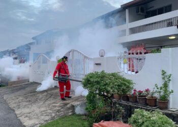 MEMUSNAHKAN tempat potensi pembiakan nyamuk Aedes langkah terbaik putuskan rantaian jangkitan demam denggi- GAMBAR HIASAN