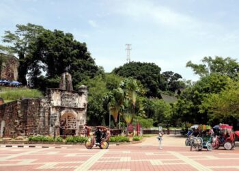 Suasana lengang dan sunyi di Kota A’ Famosa berikutan kerisauan orang ramai mengenai kenaikan mendadak kes positif Covid-19. - UTUSAN/RASUL AZLI SAMAD