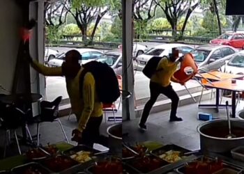 TANGKAP layar video tular seorang lelaki mengamuk di sebuah restoran kawasan Putra Height, Subang Jaya, Ahad lalu.