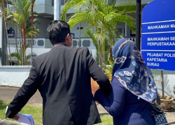 FATIHAH Azmi menyorok hampir lima jam di Mahkamah Sesyen, Ayer Keroh, Melaka gara-gara mahu mengelak dirinya dirakam petugas media. - UTUSAN/DIYANATUL ATIQAH ZAKARYA