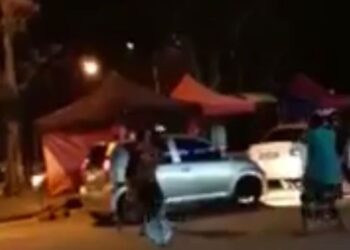 TANGKAP layar video tular menunjukkan sekumpulan lelaki didakwa merusuh di Semenyih, Kajang