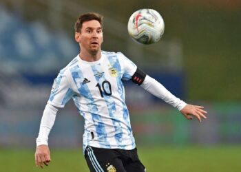 LIONEL Messi yang tidak terikat kontrak dengan mana-mana kelab mulai hari ini memberi tumpuan untuk beraski bersama pasukan negaranya pada saingan Copa America. - AFP