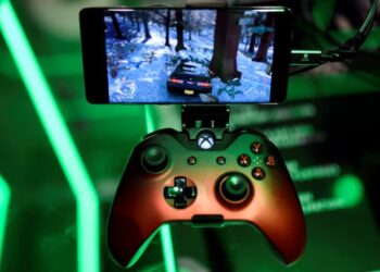 Konsol permainan Xbox Series baharu  didatangkan dengan versi lebih kecil dan murah. – GAMBAR HIASAN/AFP