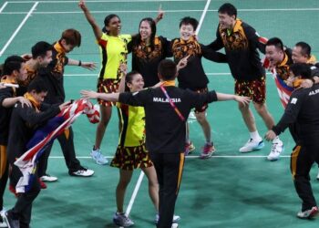 SELEPAS menjuarai acara berpasukan campuran, badminton masih meneruskan pemburuan emas dalam saingan individu.