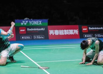 AARON Chia dan Soh Wooi Yik meraikan kejayaan menumpaskan pasangan India, Satwiksairaj Rankireddy-Chirag Shetty untuk melangkah ke perlawanan akhir Kejohanan Dunia
di Tokyo semalam. - BWF