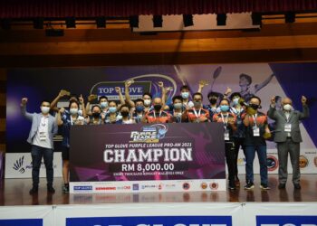 PEMAIN Bandar Maharani BC meraikan kejayaan muncul juara Purple League semalam.