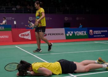 ANNA Cheong-Teoh Mei Xing memberi tentangan hebat kepada pasangan Korea Selatan, Jeong Na Eun-Kim Hye-Jeong sebelum kalah pada suku akhir Malaysia Masters di Axiata Arena, Bukit Jalil hari ini. - UTUSAN/AMIR KHALID