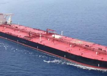 Sekatan import minyak dan gas dari Rusia menyebabkan banyak kapal yang membawa muatan bahan mentah itu gagal memasarkannya. – GAMBAR HIASAN/AGENSI