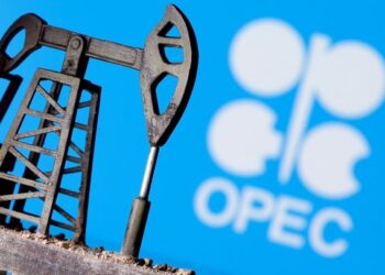 KEPUTUSAN OPEC dan sekutunya mengekalkan keputusan menambah pengeluaran minyak mentah, bakal meningkatkan bekalan di pasaran seterusnya menjejaskan harga komoditi itu. – GAMBAR HIASAN/AGENSI