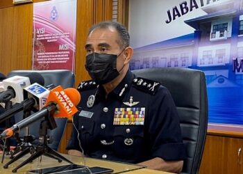 ABDUL Majid Mohd. Ali dalam sidang akhbar di IPK Melaka, Bukit Beruang, Melaka. - FOTO/DIYANATUL ATIQAH ZAKARYA