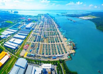 MENURUT MMC, bahagian
pelabuhan dan logistik mencatatkan hasil sebanyak RM1.82
bilion berbanding RM1.53 bilion
pada tahun lalu. - GAMBAR HIASAN