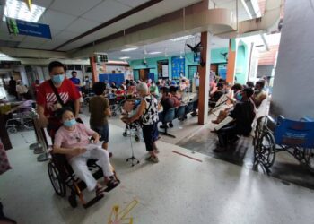OPERASI di hospital dan klinik kerajaan di Pulau Pinang beroperasi seperti biasa di sebalik gerakan mogok selama tiga hari oleh doktor kontrak bermula semalam. - UTUSAN/ IQBAL HAMDAN