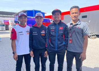 Zulfahmi (kanan) bersama perlumba negara yang beraksi di GP Portugal.