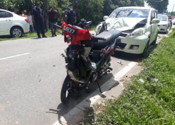KEADAAN motosikal SM Sport dan kereta Perodua Myvi yang terlibat dalam kemalangan di Kilometer 1, Jalan Gaung-Teris berhampiran Kampung Padang Setengge, Kuala Berang, Hulu Terengganu semalam.