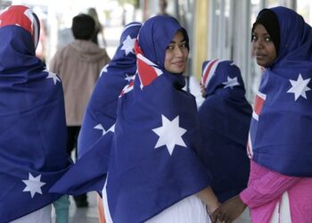 TERDAPAT lebih 813,000 penduduk Islam di seluruh Australia, iaitu 3.2 peratus daripada jumlah populasi. - AGENSI