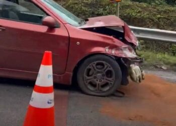KEADAAN kereta dipandu mangsa yang selepas terbabit kemalangan di Kilometer 258.5, Lebuh Raya Utara-Selatan arah utara dekat Kuala Kangsar hari ini. - UTUSAN/MEDIA SOSIAL