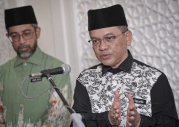 MOHD Na’im Mokhtar dalam sidang akhbar keputusan UPKK 2022 di Kompleks Islam Putrajaya. - UTUSAN/FAIZ ALIF ZUBIR