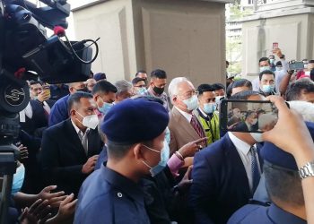 NAJIB Tun Razak tiba di Mahkamah Tinggi Kuala Lumpur.