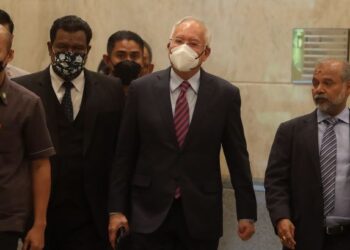 NAJIB Tun Razak hadir di Mahkamah Persekutuan pada hari keempat prosiding rayuan akhirnya semalam. - UTUSAN/FAISOL MUSTAFA