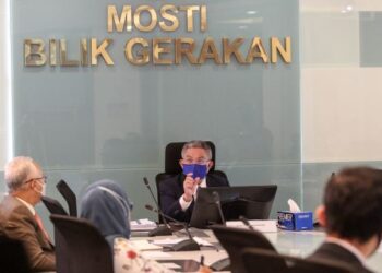 ADHAM Baba mempengerusikan Sesi Libat Urus Industri Nano Tempatan di Putrajaya. - UTUSAN/FAISOL MUSTAFA