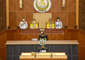 SULTAN Nazrin Muizzuddin Shah bertitah pada perasmian Mesyuarat Pertama Tahun Kelima DUN Perak Ke-14 di Ipoh, Perak,  hari ini.  - IHSAN URUSETIA DEWAN NEGERI PERAK