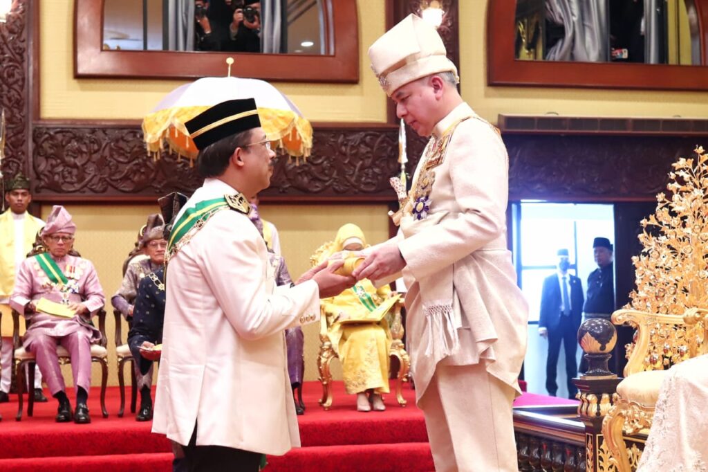 Mohd. Zuki mendahului 22 penerima anugerah, pingat perak 2 nazrin pingat