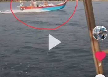 BOT yang dipercayai digunakan oleh tiga nelayan dari Penaga, Kepala Batas, Pulau Pinang yang hilang ketika keluar untuk memukat ikan sejak awal pagi semalam. -MEDIA SOSIAL