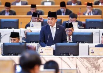 ZAHARI Sarip menjawab soalan pada Sidang Dewan Undangan Negeri (DUN) Johor di Kota Iskandar.
