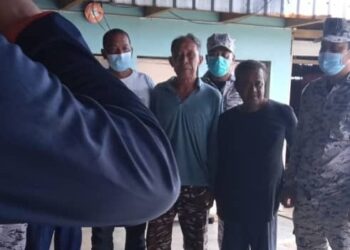 TIGA nelayan yang dilaporkan hilang selepas bot mereka karam semalam diselamatkan sebuah bot nelayan di Pulau Sembilan dekat Bagan Datuk, Perak, hari ini.