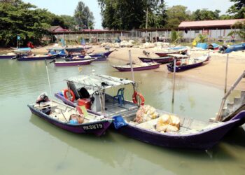 Nelayan di Kota Laksamana yang terjejas akibat kerja-kerja tambakan laut akan ditempatkan secara berkelompok di Jeti Nelayan Klebang. - GAMBAR HIASAN