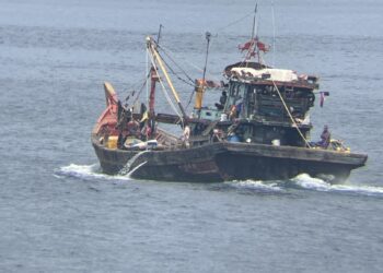 BOT nelayan asing yang berjaya dikesan KD Mahawangsa di perairan Pulau Perak, Kedah sebelum diusir semalam. - IHSAN TLDM