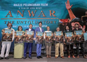 FILEM Anwar, The Untold Story terbitan produksi Indonesia, Bianglala Entertainment dibarisi pelakon hebat seperti Farid Kamil, Hasnul Rahmat dan Acha Septriasa ditayangkan serentak di beberapa negara termasuk Brunei dan Singapura.