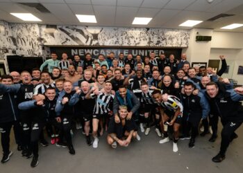PEMAIN Newcastle meraikan kejayaan melangkah ke perlawanan akhir Piala Liga selepas menumpaskan Southampton pada separuh akhir kedua di St. James Park semalam.
