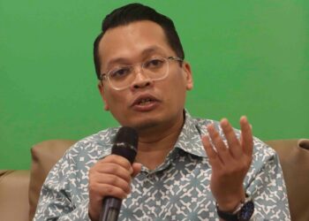 NIK NAZMI NIK AHMAD