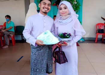 MOHAMMAD Faiz Izzuddin Zulkarnain bersama Nur Shazlin Khairul  selepas majlis pernikahan mereka di Ipoh, semalam.